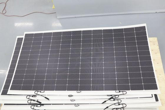 Max. Coeficiente de temperatura de potência de -0,26% 580W 40V Painel solar monocristalino flexível com revestimento polido